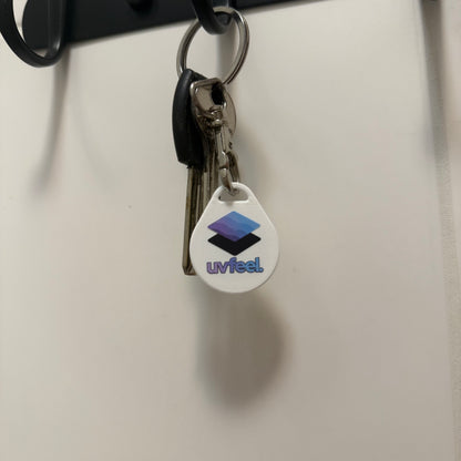 Personalizowany brelok NFC z logo, QR i nadrukiem UV